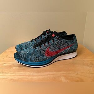 Nike Flyknit Racer Running Shoes US 9.5 Neo Turquoise/Bright Crimson 526628-404